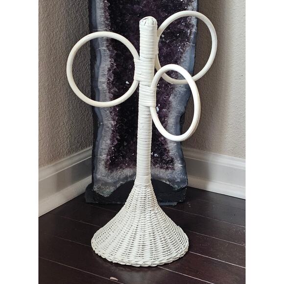 Vintage White Wicker and Rattan MCM Boho Guest / Hand Towel Rack 1970s - Picture 2 of 5